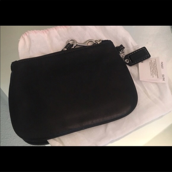 LOVELY BLACK LEATHER POCKET FRONT COACH WRISTLET - Picture 3 of 8
